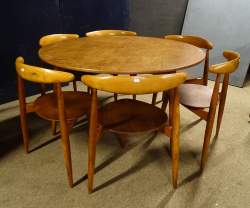 Meuble : vintage : table ronde et 6 chaises Hans Wegner en teck estampillé FH Made in Denmark circa 1960
