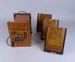 Objet : Chambre photographique en bois LUMINOR Manufacture de Saint Etienne avec 3 plaques