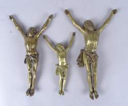 Objets : Christ en bronze (3) : dont mosan 18eS