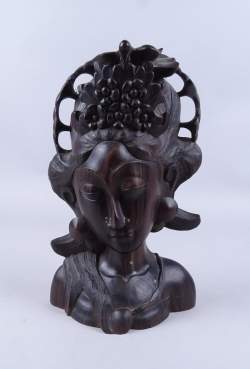 Asiatique Sculpture - Buste de femme Indonésienne - en bois exotique début 20èS