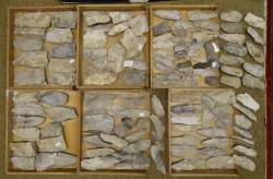 Objet : +/ - 131 silex taillé de Spiennes époque néolithique comprenant des haches