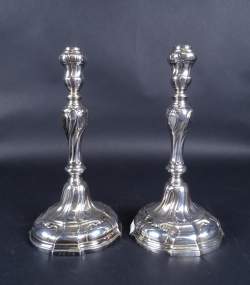 Argenterie: paire de chandeliers poinçon de Mons 1773 H:27cm 600gr