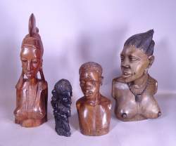 Africain: (4) bustes africains sculptés H: de 28 à 53cm Africain: (4) bustes africains sculptés H: de 28 à 53cm