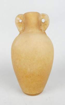 Verrerie: Vase à anses en verre de MURANO attribué et signé sous la base SEGUSO Verrerie: Vase à anses en verre de MURANO attribué et signé sous la base SEGUSO