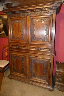 Meuble valenciennois 4 panneaux en châtaignier 2eme moitié 18eS