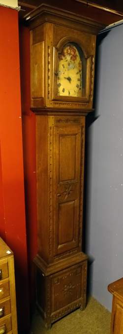 Horloge de parquet Louis XVI en chêne avec mouvement face bois Foret-Noire (Ds l