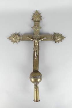 Objets: Croix de procession en cuivre fin 17eS début 18eS (usures, rest) H:65cm