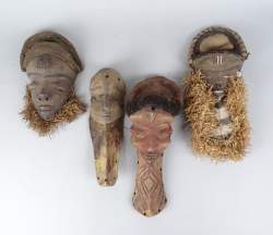 Africain: Masque Pende Congo (4pcs) Africain: Masque Pende Congo (4pcs)
