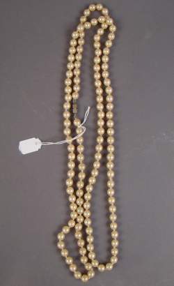 Bijou: Collier de perles de Majorque L:126cm Bijou: Collier de perles de Majorque L:126cm