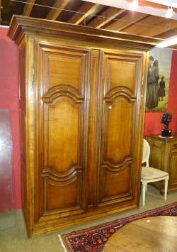 Meuble: Armoire Louis XIV en chêne 18eS Meuble: Armoire Louis XIV en chêne 18eS