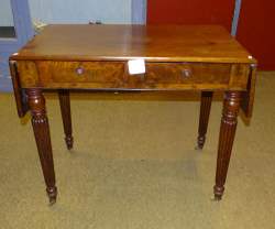 Meuble: Table NAPIII à rabats en acajou 2T 2ème moitié 19eS 74,5x89x55cm + 2x23c