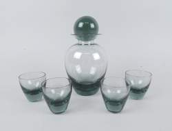 Verrerie : Carafe et ses 4 verres (1egr) designer COPIER Andries Dirk Verrerie : Carafe et ses 4 verres (1egr) designer COPIER Andries Dirk