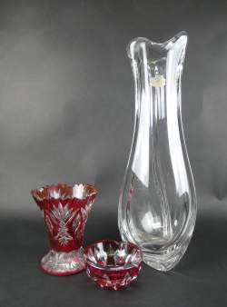Verrerie : Grand vase en cristal étiré Val St Lambert(ecl) + cendrier Val Saint Lambert signé sous la base pièce unique + vase en cristal Bohème
