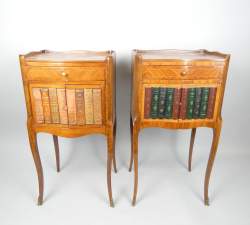 Meuble : Paire de chevets en placage de bois de rose avec portes en trompe l'oeil bibliothèque