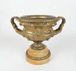 Objets : Vase en bronze doré - Warwick - sur socle en marbre (ecl)