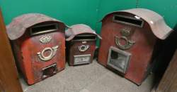 Objets : 3 boites aux lettres anciennes belges en tôle (dans l'état) la plus grande mesure