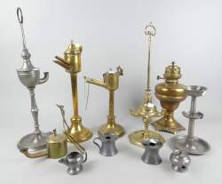 Objet : Lot de lampes en cuivre , étain et bronze Objet : Lot de lampes en cuivre , étain et bronze