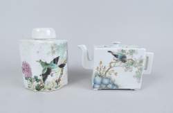 Asiatique : Théière et potiche couverte en porcelaine de Chine