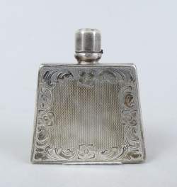 Asiatique : Snuff Bottle en argent insculpé 925 à décor végétal