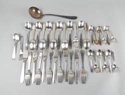 Argenterie : Partie de ménagère CHRISTOFLE modèle ATLAS en métal argenté + louche modèle Baguette (39)
