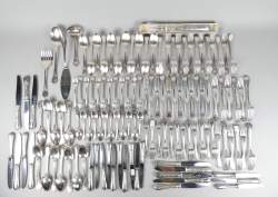 Argenterie : Ménagère 12 couverts CHRISTOFLE modèle Marly en métal argenté (125pcs) dont 5 couverts à servir