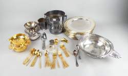 Argenterie : Lot de métal argenté dont CHRISTOFLE : seau à champagne , pelle à tarte , légumier(oxy) , saucière + ensemble à glace en métal doré , .
