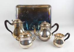 Argenterie : métal argenté : service à café et à thé (pt bosse) + plateau CHRISTOFLE