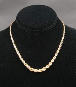 Bijou : Collier torsadé en dégradé en or jaune 18K Bijou : Collier torsadé en dégradé en or jaune 18K
