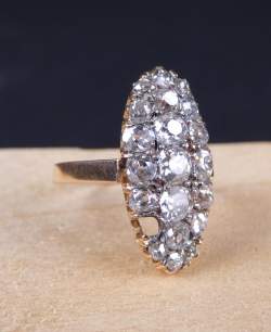 Bijou : Bague marquise en or rose 18K sertie de diamants (1mq)