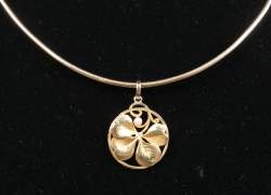 Bijou : Collier avec chaine en or 14K et pendentif - Trèfle à quatres feuilles - en or jaune 18K