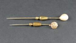 Bijou : 2 épingles de cravate en or jaune 14K dont 1 avec perle