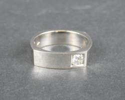 Bijou : Bague/ alliance en or blanc 18K sertie d'un diamant