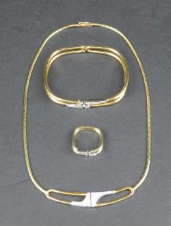 Bijou : Parure (collier , bracelet , bague) en or jaune et blanc 18K sertie de diamants