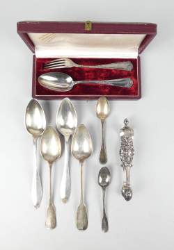 Argenterie : 5 grosses cuillères + 2 pt cuillères + 1 fourchette , le tout en argent