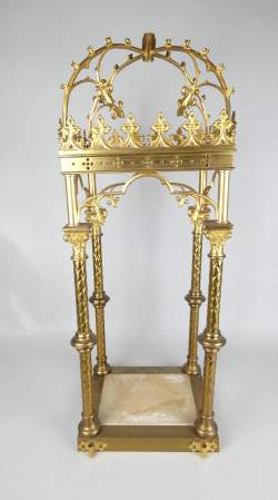 Religieux : Important Ciborium en bronze/ laiton à 4 colonnes décor de fleurs de lys