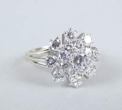 Bijou : Bague en or blanc 18K sertie de diamants Bijou : Bague en or blanc 18K sertie de diamants