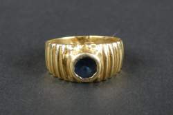 Bijou : Bague en or jaune 18K sertie d'un saphir Bijou : Bague en or jaune 18K sertie d'un saphir