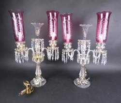 Verrerie: Paire de chandeliers en cristal de Bohême électrifié avec pampilles et