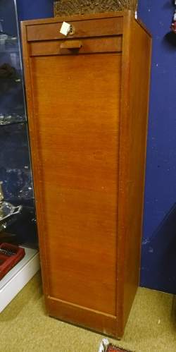 Meuble: Classeur à volet (ecl du placage par endroits) avec clé finition chêne 1