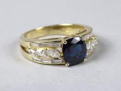 Bijou: Bague en or jaune 18K sertie d'un saphir d'env. 1,05cts et de diamants po