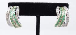Bijou: Paire de boucles d'oreilles en or jaune et blanc 14K serties d'émeraudes