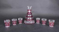 Verrerie : Carafe et 6 verres godets Art Déco en cristal taillé Val Saint Lambert rouge/incolore (7pcs)