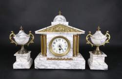 Horlogerie : Garniture de cheminée en marbre et cuivre (acc , mq) - temple antique - avec ses 2 pendants