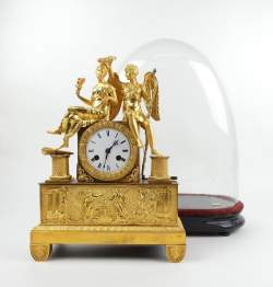 Horlogerie : Horloge pendule à poser Empire en bronze doré mouvement rond de Paris P.D. à sonnerie fil de soie (En état)