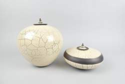 Céramique : Pots couverts en faïence signé SELLESGAH Mieke