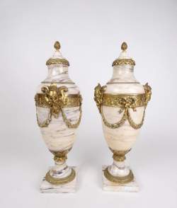 Objet : Paire de Cassolettes en marbre et bronze de style Louis XVI