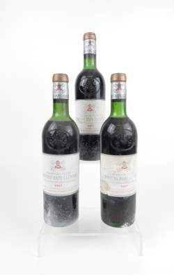 Vin : 3 bouteilles Château Pape Clément 1967 , Grand Cru Classé 1 niveau mi - épaule (1 EA)