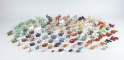 Collection : Lot d'éléphants et animaux divers en pierre dont jaspe , cornaline , howlite , unakite , .H : de 8cm à 2cm (115pcs)