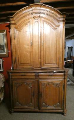 Meuble 2 corps en chêne sculpté 18eS 267x158x60cm