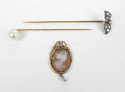 Bijou: 2 Epingles de cravate en or jaune 14K sertie de perles et d'éclats de dia